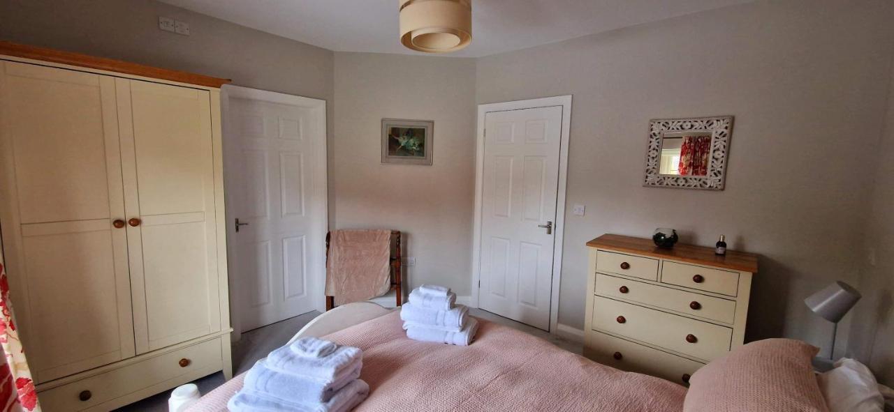Quiet Residential Road, Short Walk To Hospital Apartamento Derby Exterior foto