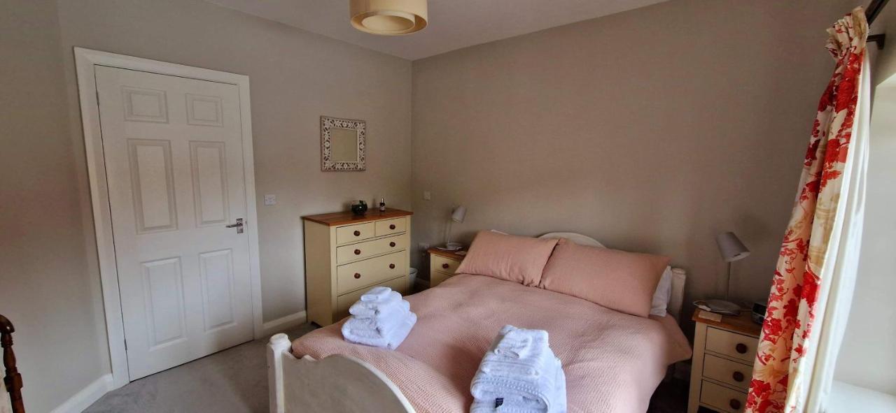 Quiet Residential Road, Short Walk To Hospital Apartamento Derby Exterior foto
