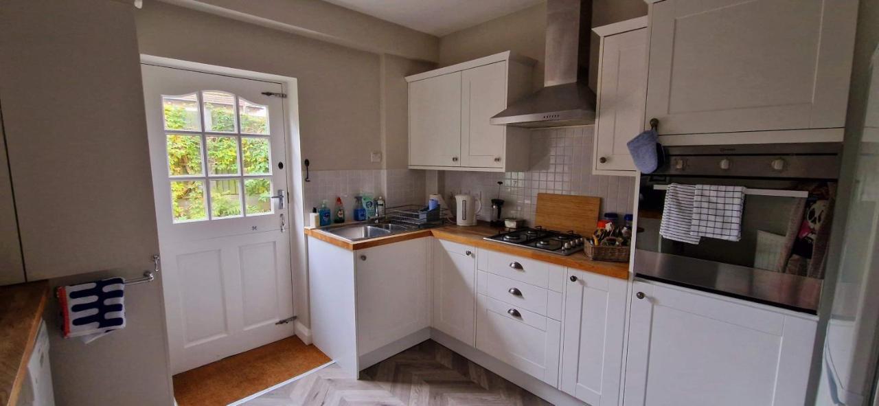 Quiet Residential Road, Short Walk To Hospital Apartamento Derby Exterior foto